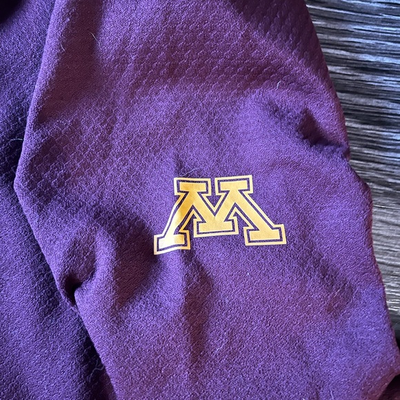 University of Minnesota Nike Drifit Quarterzip - Picture 5 of 5